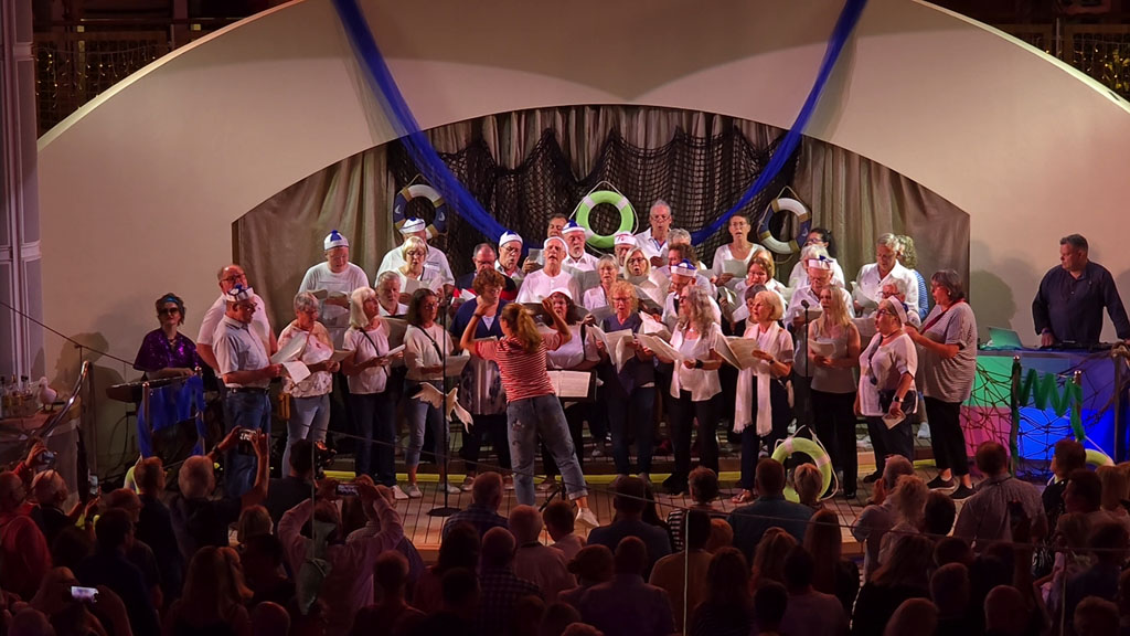 Ausschnitte vom G&auml;stechor in der Haifischbar