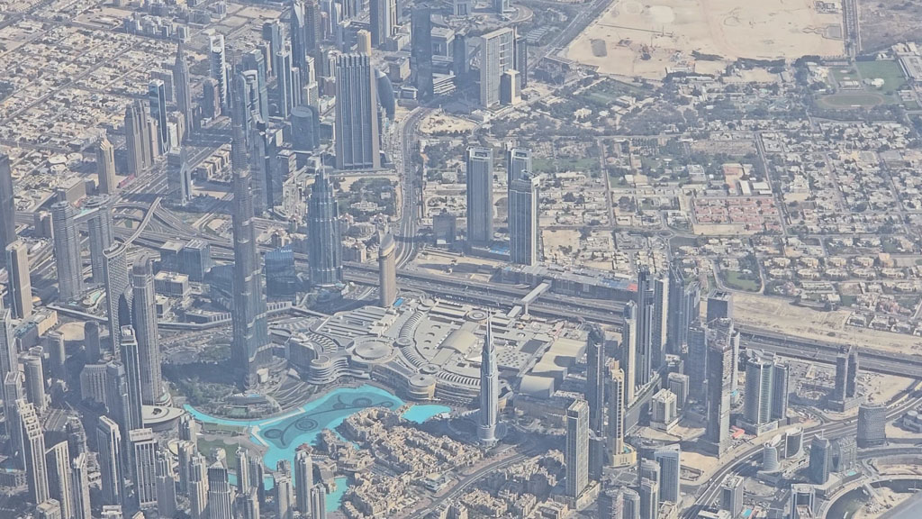 Vorbeiflug am Burj Khalifa